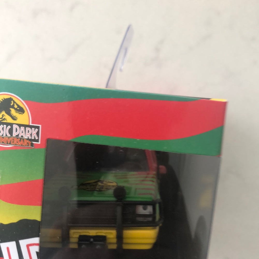 Jurassic Park Ford Explorer Die-Cast - Picture 3 of 6